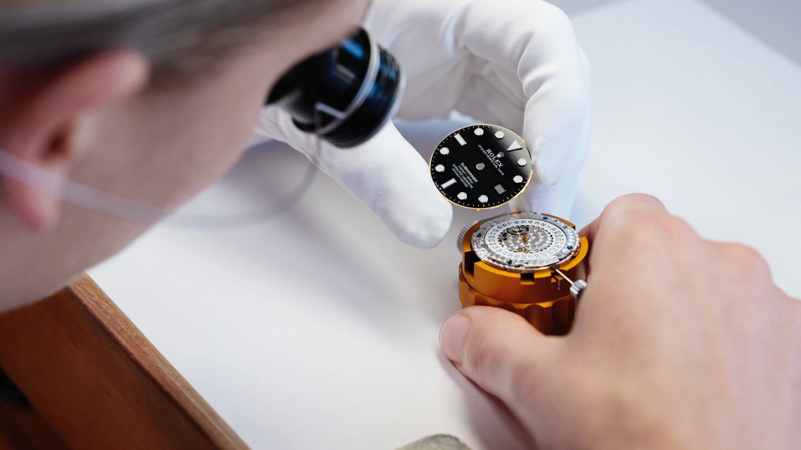 A voyage into the world of Rolex - Submariner assembly